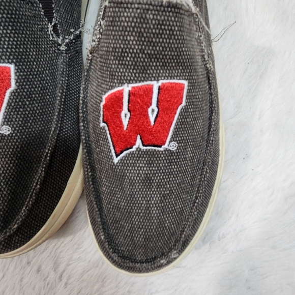 Wisconsin Badgers CRUZERZ Canvas Slip Ons - Picture 4 of 12